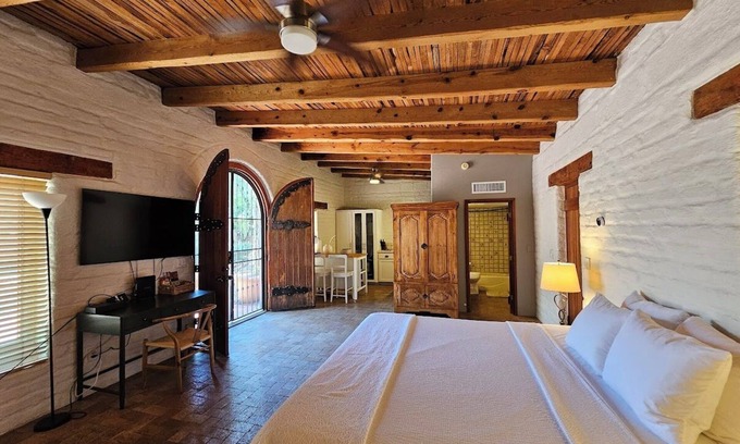 The Garden District Apartment | PRESIDIO CASITA with POOL AND HOT TUB