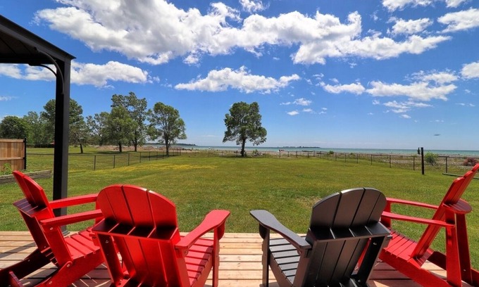 Brighton Cottage | Presqu’ile BeachHouse Cottage on Presqu'ile Beach