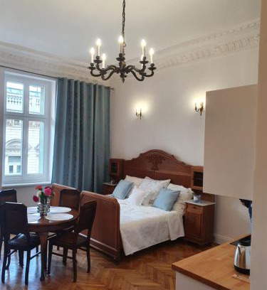 Srodmiescie Apartment | Prestige Aparthotel Piotrkowska 82 - wyjątkowy widok na deptak