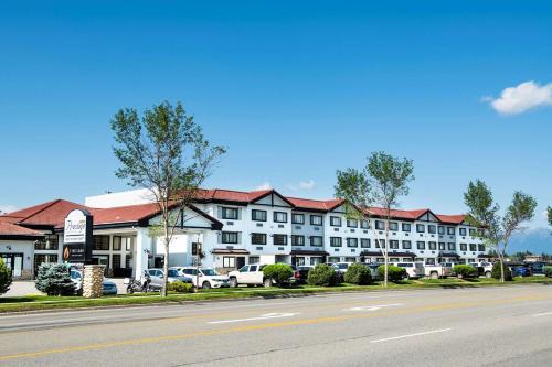 East Kootenay Hotel | Prestige Rocky Mountain Resort Cranbrook, WorldHotels Crafted