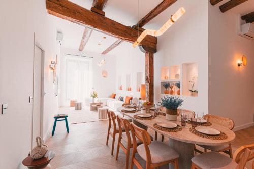 Saint-Victor Apartment | Prestigieux T6 au Vieux Port by Maison Galante