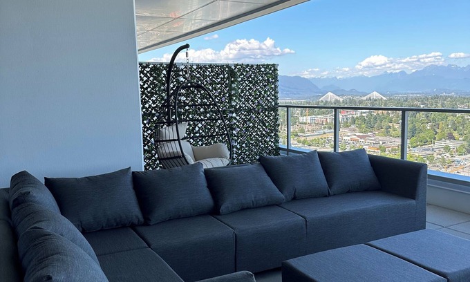 Surrey Apartment | Prestigious 2BR Penthouse: Iconic City Views