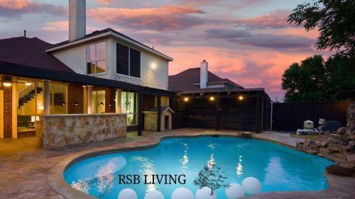 Sachse House | Prestigious 5BR 3,5BA Holiday Home with Pool, Sauna, Game Room & Bar