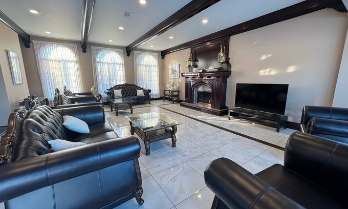 Beloeil House | Prestigious Mansion in Beloeil