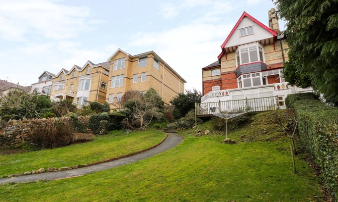 Bont Newydd House | PRESWYLFA, pet friendly, character holiday cottage in Caernarfon