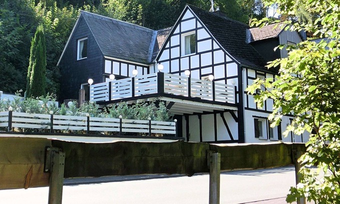 Oberkirchen Apartment | Pretty holiday home near the ski area
