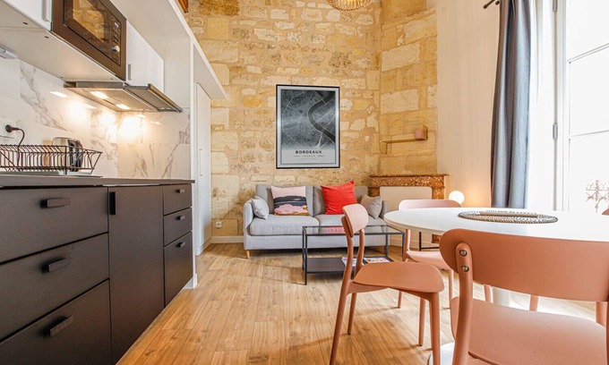 Bordeaux Sud Apartment | Pretty 2 bedroom duplex apartment full of charm