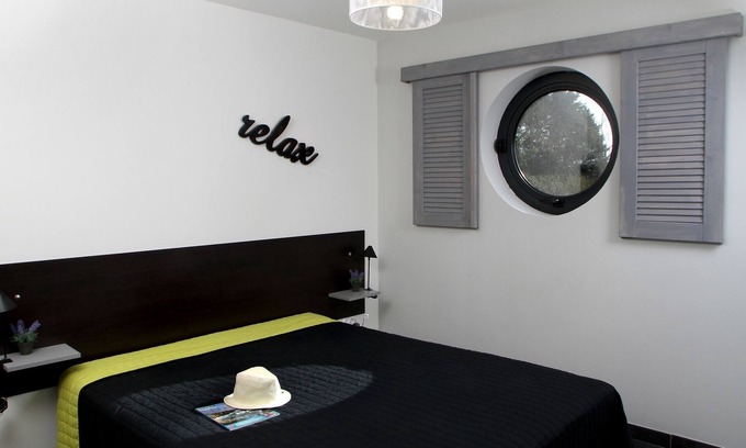 Ploumoguer Cottage | Pretty and comfortable furnished rental to relax near Le Conquet