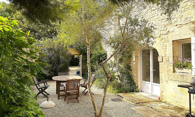 Aumagne House | Pretty, bucolic 95 m2 house in magnificent landscaped grounds. Private courtyard. Swimming pool.