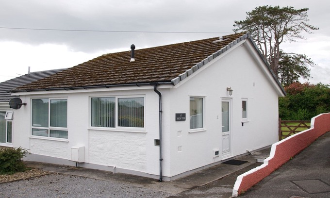Saundersfoot House | Pretty Bungalow in Saundersfoot, Pembrokeshire (with Wi-Fi)