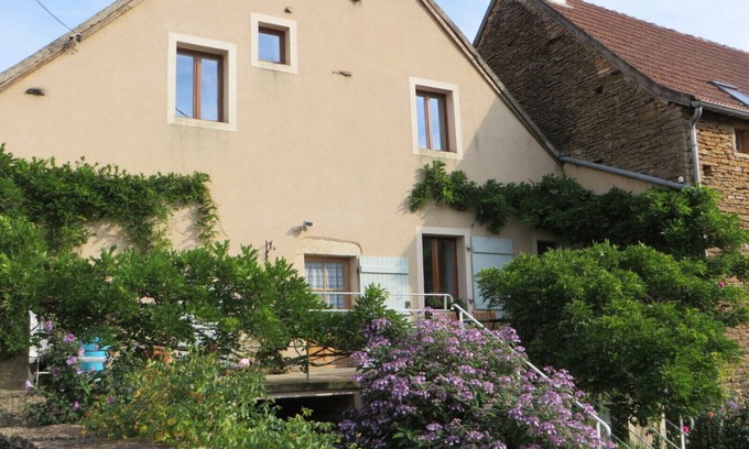 Viry Cottage | Pretty Clunisois farmhouse, near Cormatin, Taizé and Cluny, nearby greenway