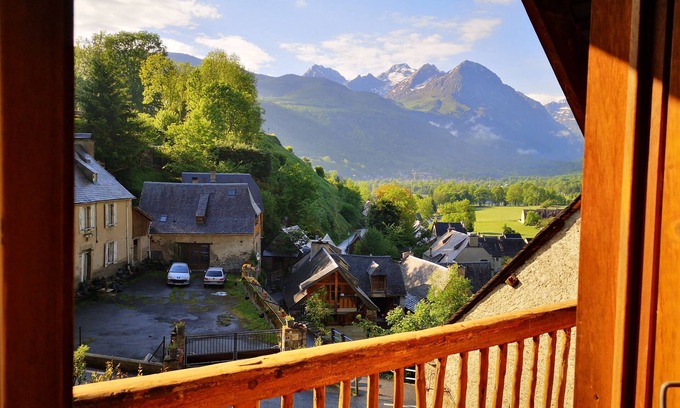 Arreau House | Pretty converted barn, typical of the Pyrenees, in the Louron valley.