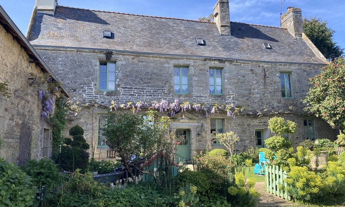 Melgven Cottage | Pretty cottage in a charming fifteenth century south finistere mansion