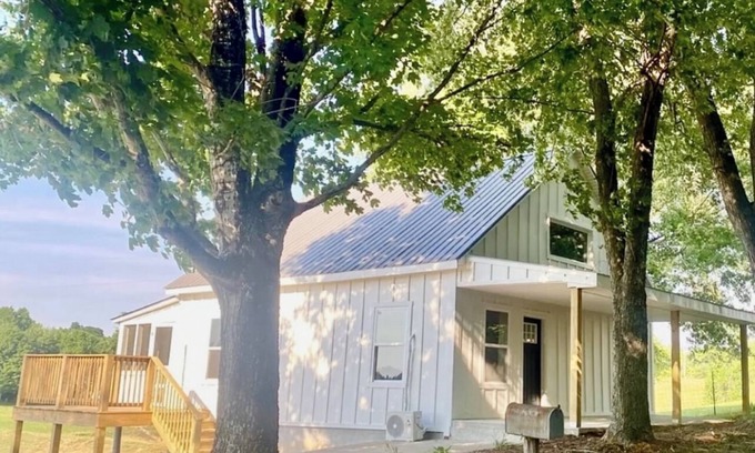 Frogue House | Pretty Cottage Next to Dale Hollow Lake State Park, 1 Mile to Marina and Golf