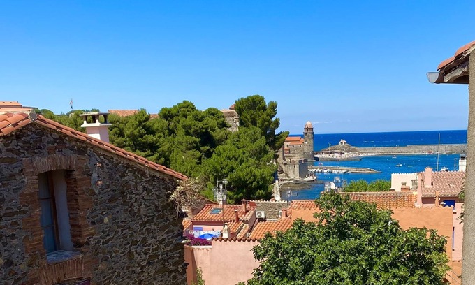 Collioure House | Pretty Fisherman's cottage 2 minutes from the beach! Sea/city view! Picturesque street! Patio