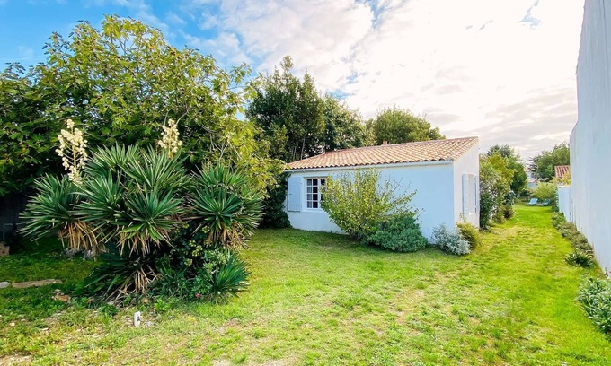 Loix House | Pretty house in the heart of Loix with parking