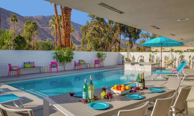 Canyon Corridor House | Pretty in Pink at Indian Canyons