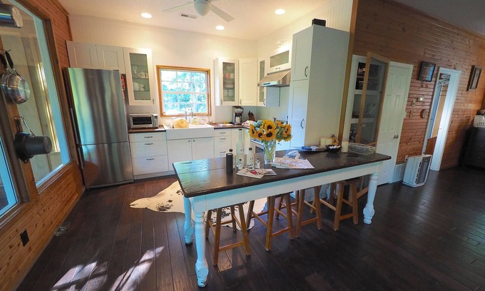 Easley Cabin | Pretty Lake Guest House On 30 Acres - Minutes From Columbia