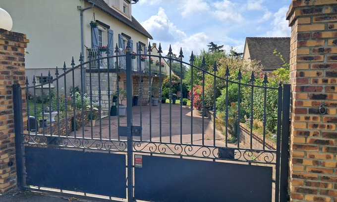 Breuil-Bois-Robert House | Pretty little villa 45 minutes from Paris and less than 2 hours from the Normandy coast.