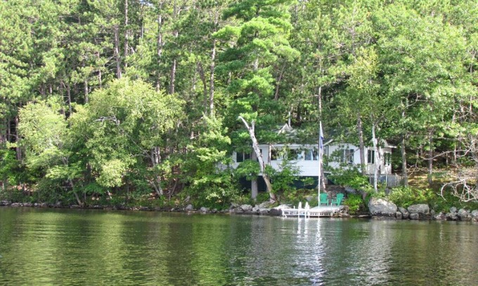 Lake of Bays Cottage | Pretty Muskoka cottage and deck close to lake. Fabulous SW View Sun all day