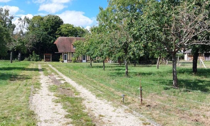 Landepereuse House | Pretty Norman house with orchard