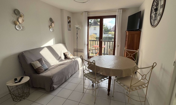 Ouistreham Apartment | Pretty Norman nest 2 steps from the sea