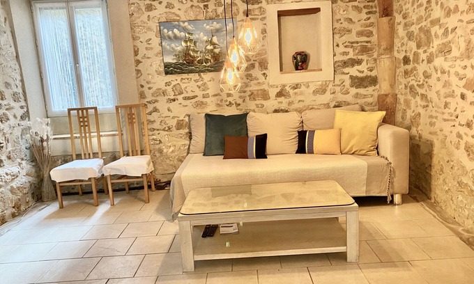 Fontcouverte House | Pretty renovated house in rural village