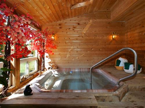 Grey Highlands Hotel | Pretty River Valley Country Inn