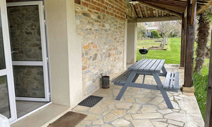 Belleserre Cottage | Pretty stone cottage
