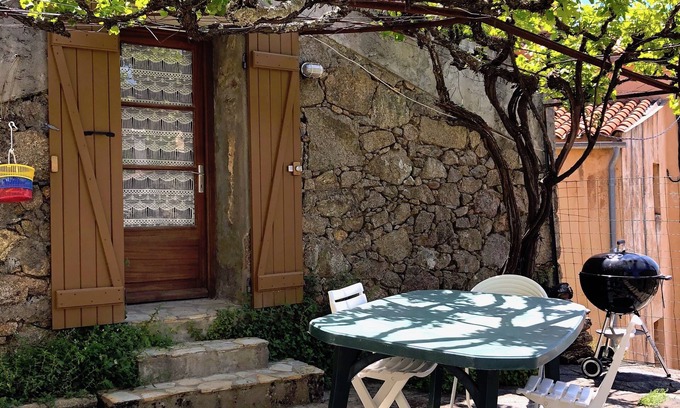 Evisa House | pretty stone house in the heart of the village