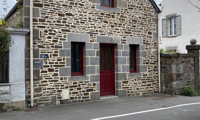 Dol-de-Bretagne House | Pretty town house ideally located 5 minutes' walk from the station.