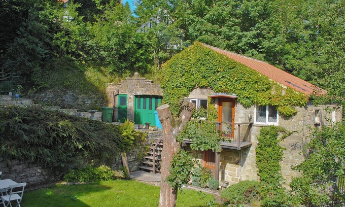 Goathland Cottage | Pretty two storey holiday cottage right beside the village stream.