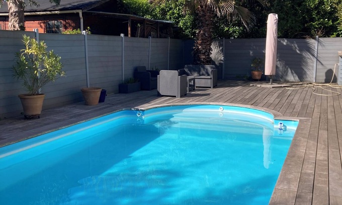 Bruges House | PRETTY VILLA WITH POOL, 3 BEDROOMS, 3 BATHROOMS? 2 WC. 30 MN FROM BORDEAUX CENTER.