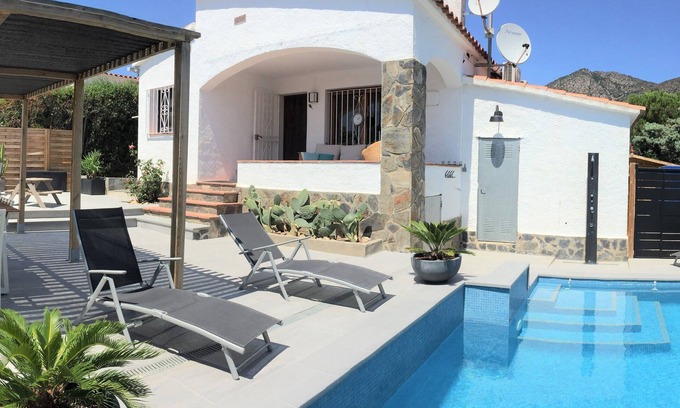 El Mas Bosca Villa | Pretty villa with private pool, close to the sea.