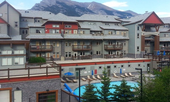 Canmore Condo | Price Drop!Canmore 2 Br Condo/Mtn View! Large Patio! Pool/3 Hot Tubs! Park Pass!