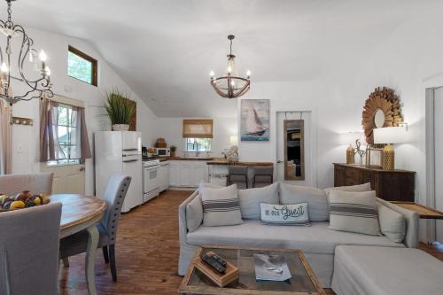 Shreveport House | Price Drop For This Weekend, Lakefront, Canoes & K
