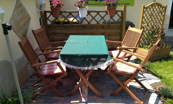 Waldheim Apartment | Price f. 4 pers. incl. WiFi - Family Accommodation - Hostel f. professional