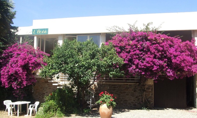Giens Apartment | PRICE SPEC JUNE/JUL GIENS Studio 2/4 pers Jard-BARBEC 300 m Port duNIEL