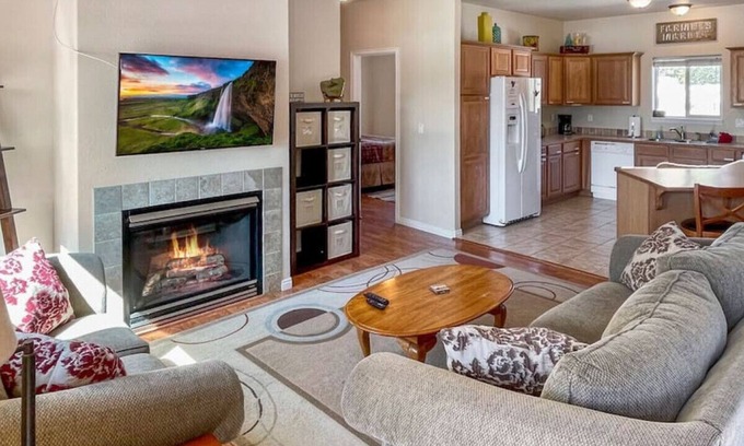 Donnelly Cabin | .Price Street Retrea · Spacious, Family and Pet friendly, WiFi, Fire Pit,