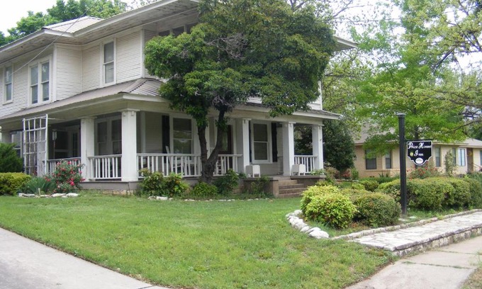 Glen Rose Bed & Breakfast | PriceHouseInn
