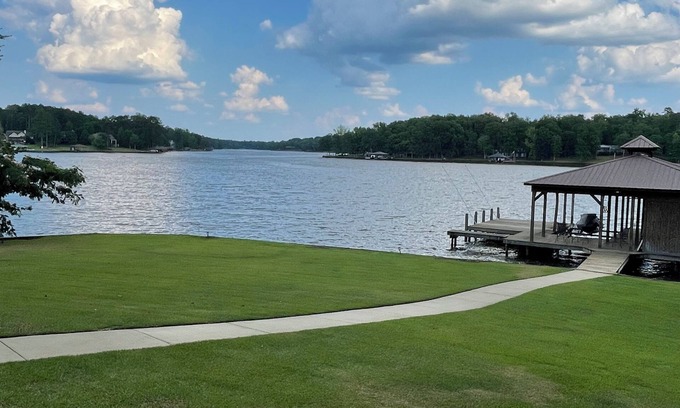 Eatonton House | Priceless view! Sunrise, sunsets & s’mores!