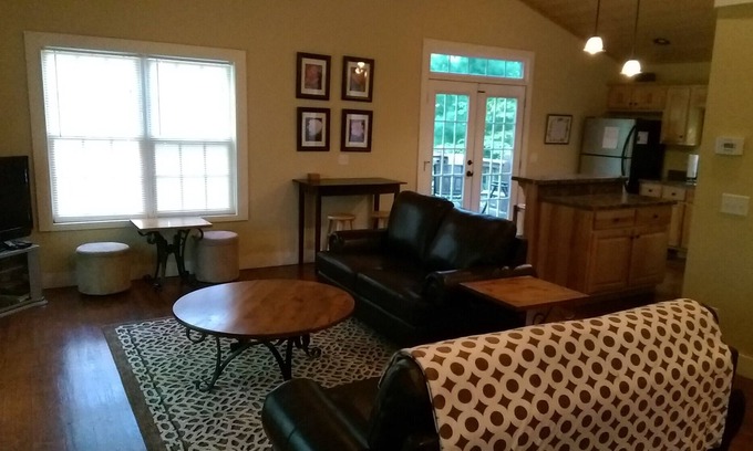 Screamer Mountain Cottage | Prices reduced for winter season! 5 star ratings at the Views, large deck, Wifi