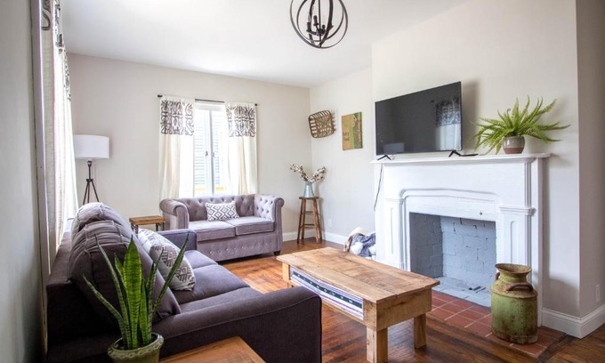 Dry Ridge House | Prickly Pair Suites