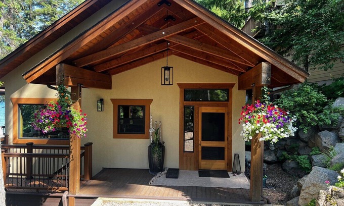 Coolin House | Priest Lake Sherwood Beach Lakefront Cabin