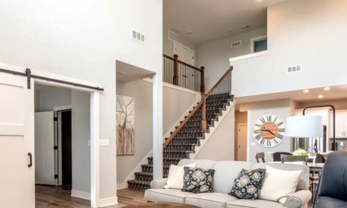 Smithville House | Primary bedroom, living room, and kitchen on main floor - no steps!