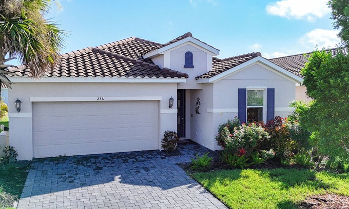 Venice House | Prime Area Near Golf Courses! Stunning 3 BDRM! Utils Incl