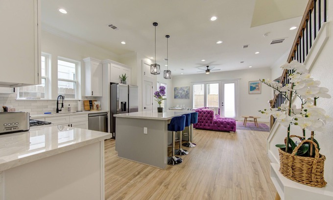 Greater Third Ward House | Prime EADO 4 BR Downtown Houston