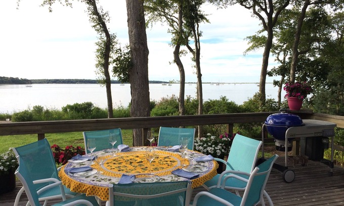 East Hampton House | Prime East Hampton Waterfront Spectacular modern home with glorious sunsets