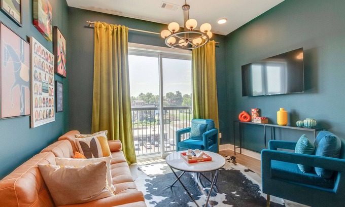 Five Points Apartment | Prime East Nashville 2BR Sleeps 5 Broadway