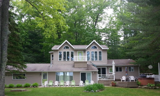 Lake Ann Cottage | 😊Prime June Week still open. Great Cottage on a full use Lake, sleeps 13+Babe